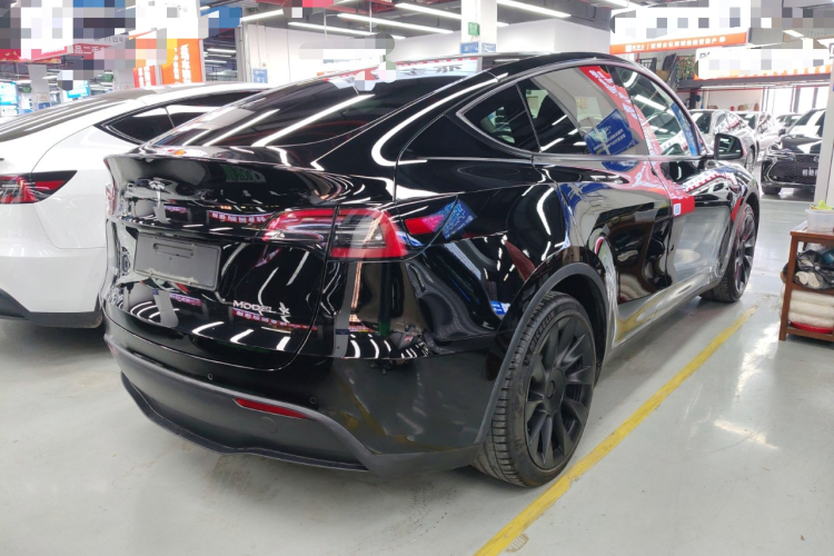 特斯拉 Model Y 2022款 后轮驱动版车身外观7