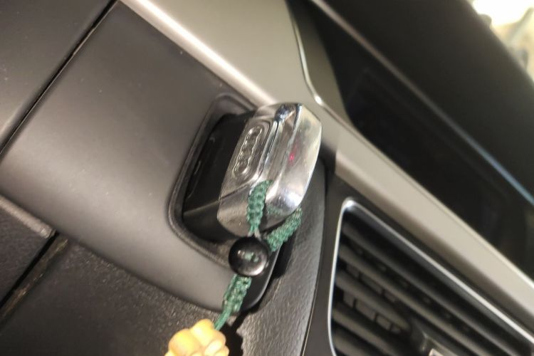 奥迪A4L 2015款 35 TFSI 自动舒适型中控内饰7001