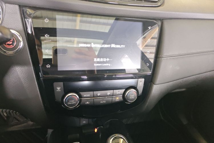 日产 奇骏 2019款 2.0L CVT智联舒适版 2WD中控内饰16