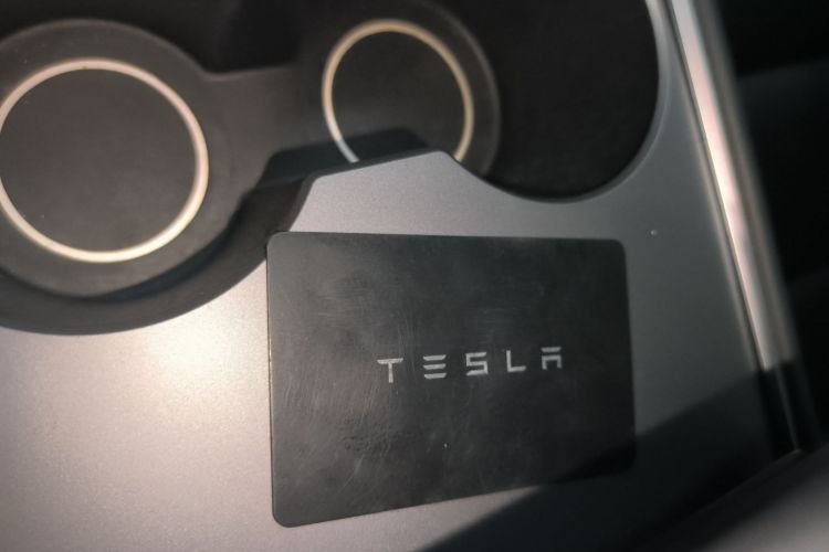 特斯拉 Model Y 2022款 后轮驱动版中控内饰11