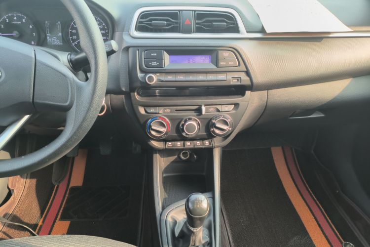 现代 瑞纳 2020款 1.4L 手动GL焕新版中控内饰16