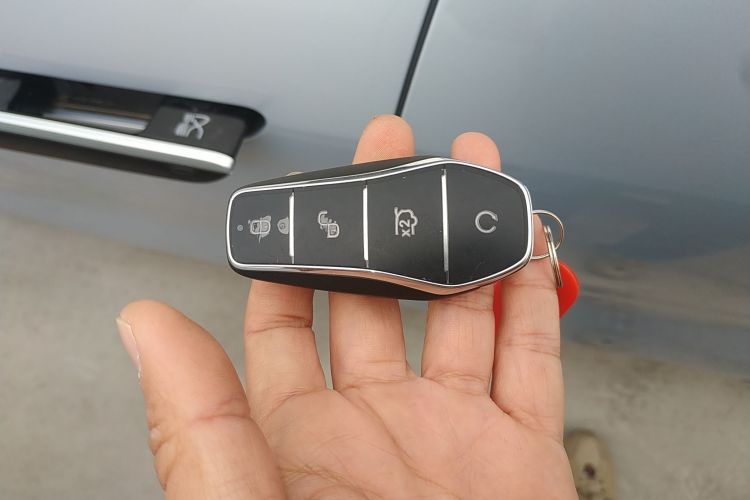 比亚迪 汉L 2025款 EV 四驱激光雷达旗舰型中控内饰7001