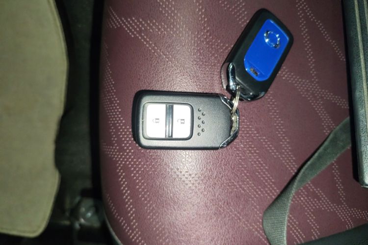 思铭 东风本田M-NV 2023款 尚逸版中控内饰7001