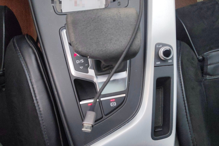 奥迪A4L 2020款 40 TFSI 时尚动感型中控内饰18