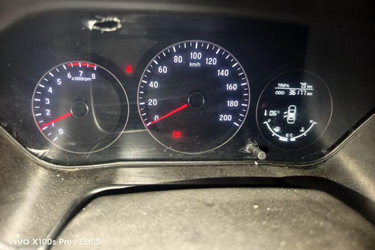 北汽幻速S3 2016款 S3L 1.5L 手动尊享型中控内饰14