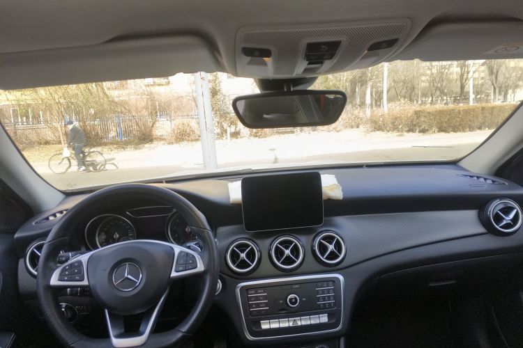 奔驰GLA 2018款 GLA 200 动感型中控内饰12