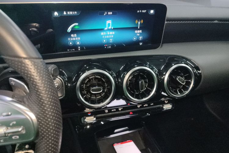 奔驰A级 2019款 A 200 L 运动轿车中控内饰16
