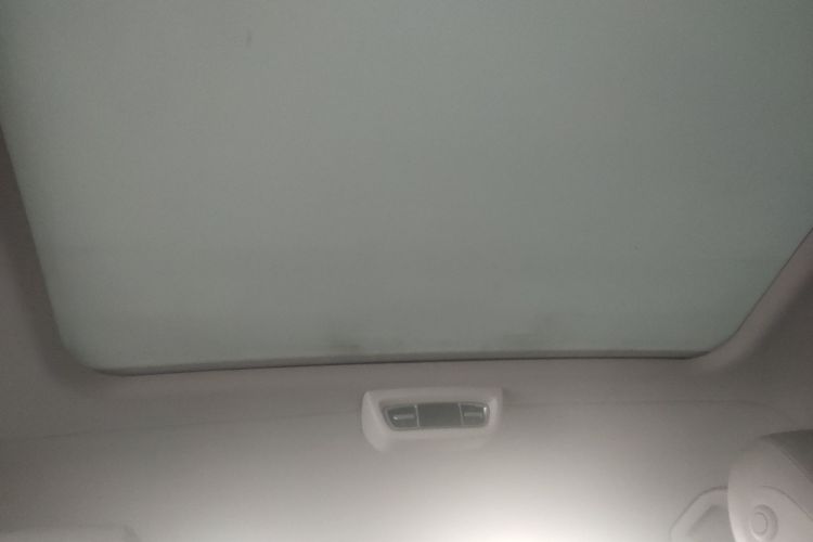 奔驰V级 2017款 V 260 尊贵版中控内饰22