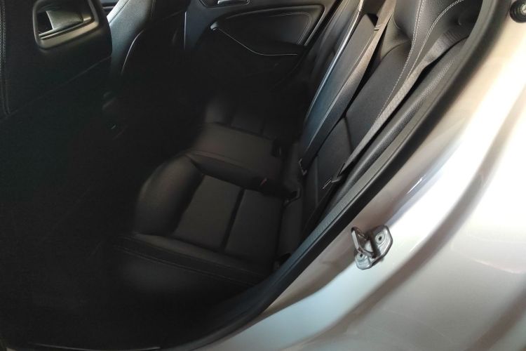 奔驰GLA 2019款 GLA 200 时尚型中控内饰7004