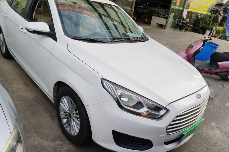 福特 福睿斯 2017款 改款 1.5L 手动舒适型车身外观3