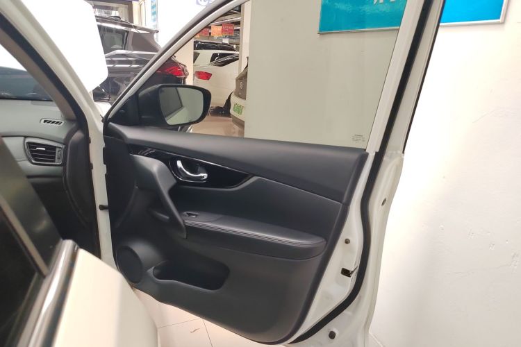 日产 奇骏 2020款 2.0L XL ITS CVT 2WD智联舒适版中控内饰42