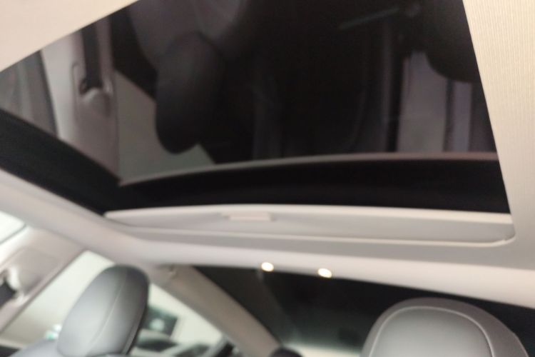 特斯拉 Model 3 2022款 后轮驱动版中控内饰22