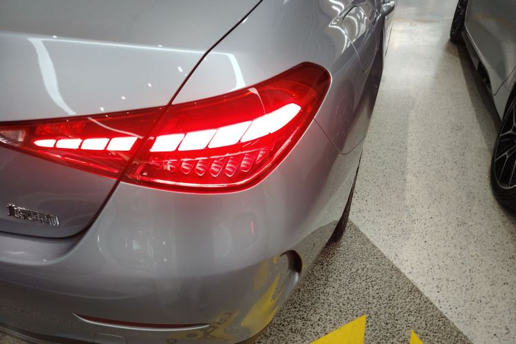 奔驰C级 2022款 C 260 L 运动版车身外观9