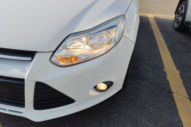 福特 福克斯 2012款 三厢 1.6L 自动舒适型局部细节36