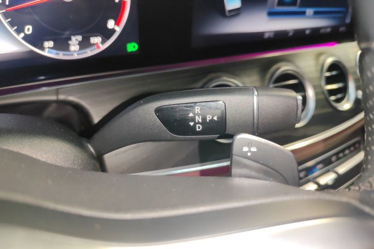 奔驰E级 2020款 改款 E 300 L 运动时尚型中控内饰18