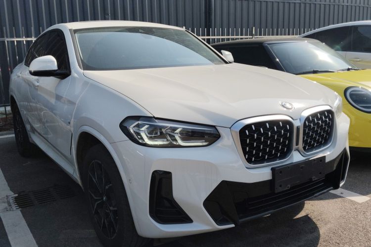 宝马X4 2022款 xDrive 25i M运动套装车身外观3