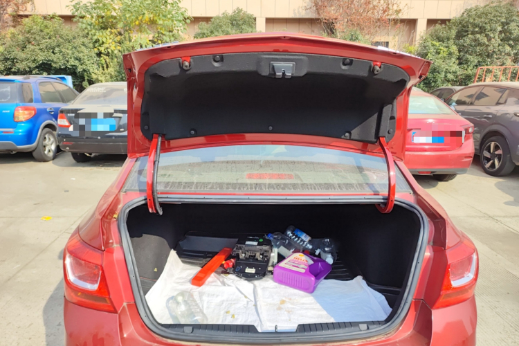 雪佛兰 科鲁兹 2015款 1.5L 经典 SE MT机舱底盘23