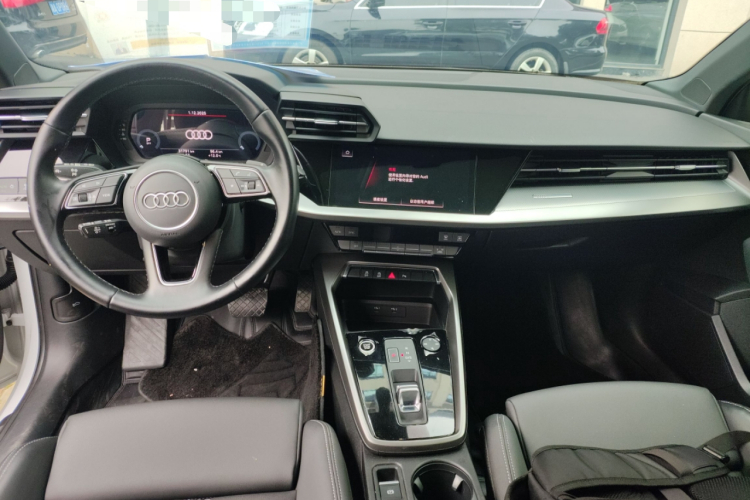 奥迪A3 2023款 改款 A3L Limousine 35 TFSI 时尚运动型中控内饰12