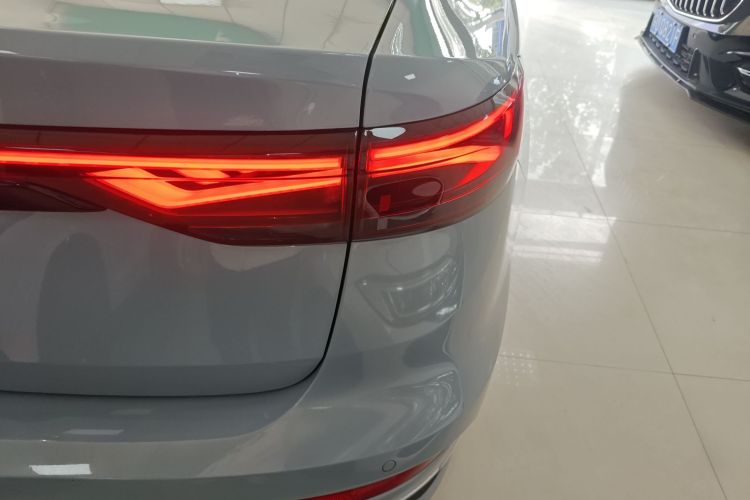 吉利汽车 帝豪 2023款 第4代冠军版 1.5L CVT尊贵型车身外观9