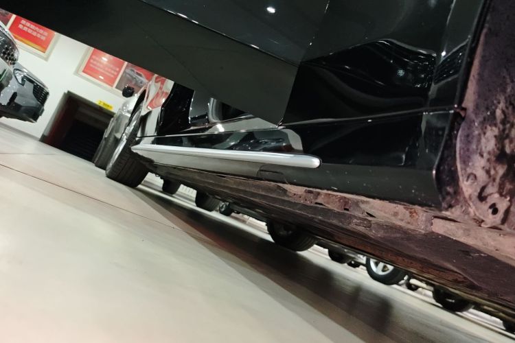 奔驰C级 2019款 C 260 L 运动版局部细节9001