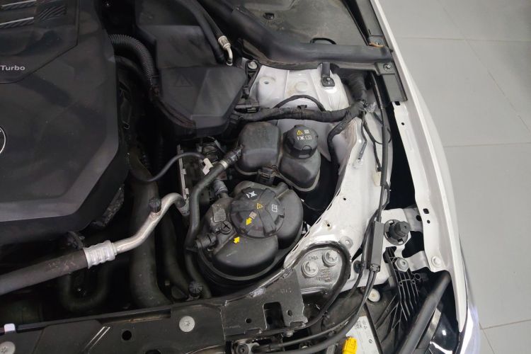 宝马3系 2025款 330Li M运动曜夜套装机舱底盘26