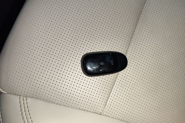 理想汽车 理想ONE 2021款 增程6座版中控内饰11