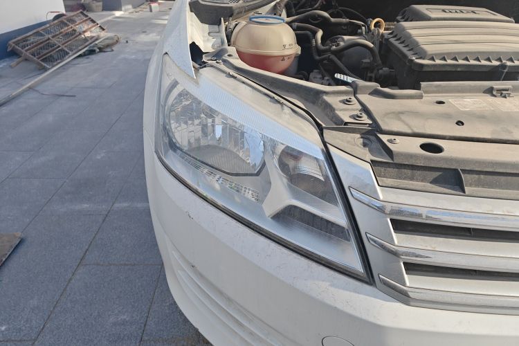 大众 桑塔纳 2015款 1.6L 手动风尚版车身外观8