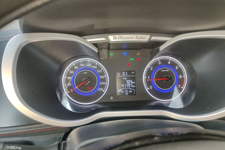 中华V3 2016款 1.5L 手动舒适型中控内饰14