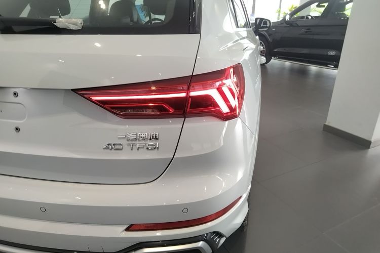 奥迪Q3 2024款 40 TFSI 时尚动感型车身外观9