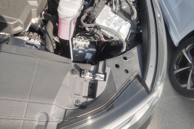 奥迪A6L 2025款 45 TFSI quattro 尊享动感型机舱底盘26
