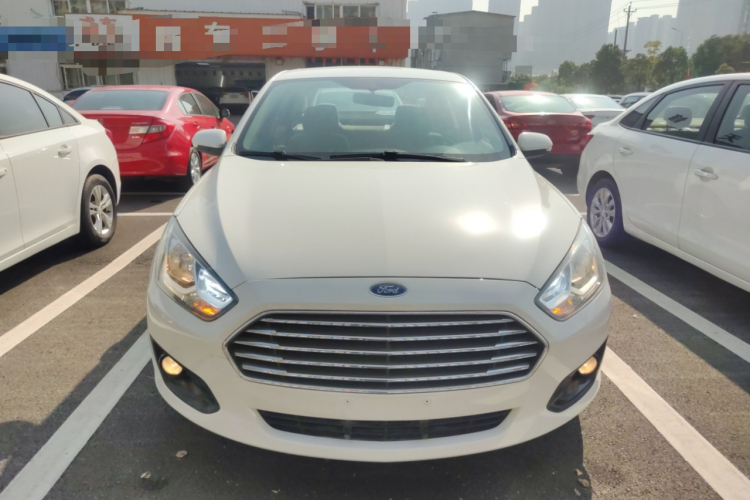 福特 福睿斯 2015款 1.5L 自动舒适型车身外观2