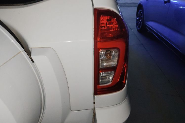 奇瑞 瑞虎3 2014款 1.6L 手动智尚版车身外观6006