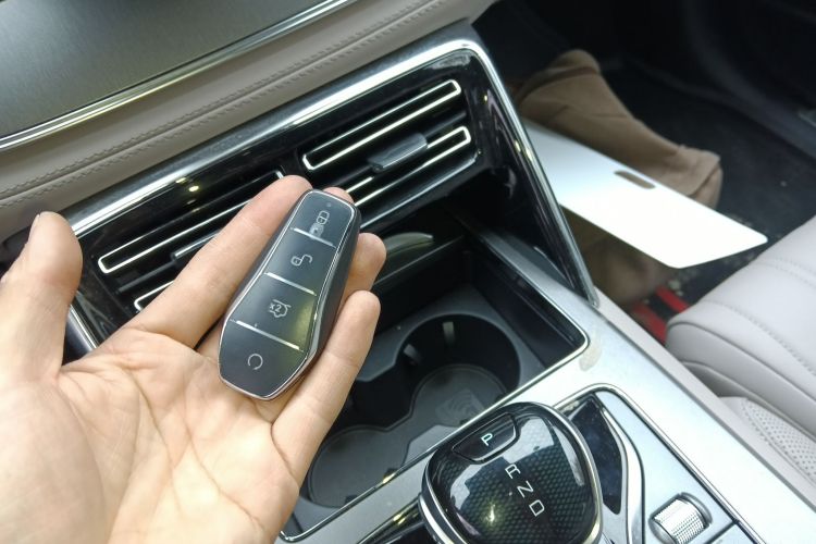 比亚迪 唐新能源 2025款 DM-i 115KM 云辇旗舰型中控内饰7001