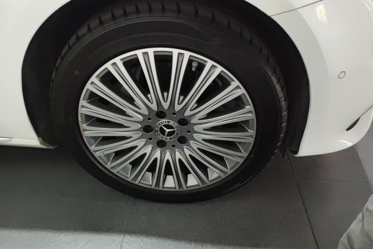 奔驰E级 2020款 E 300 L 豪华型车身外观10