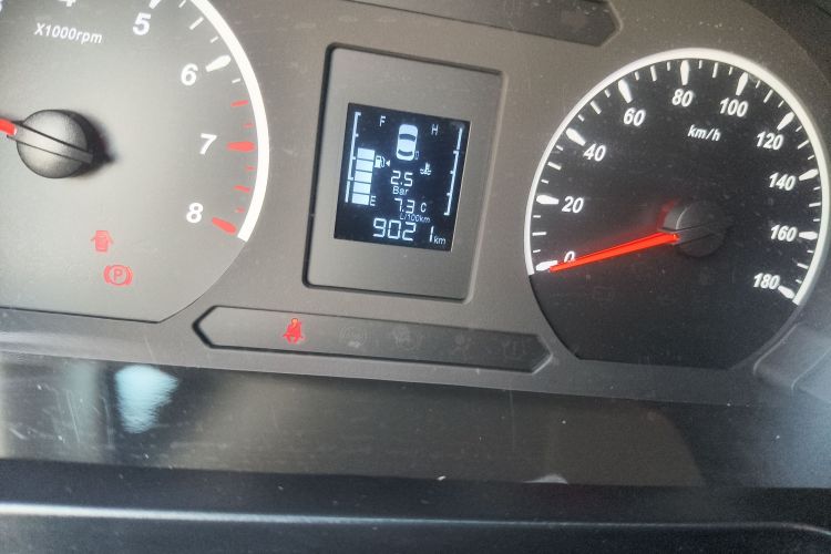 东风风行 菱智 2024款 M5L 1.5T 手动基本型 7座中控内饰15