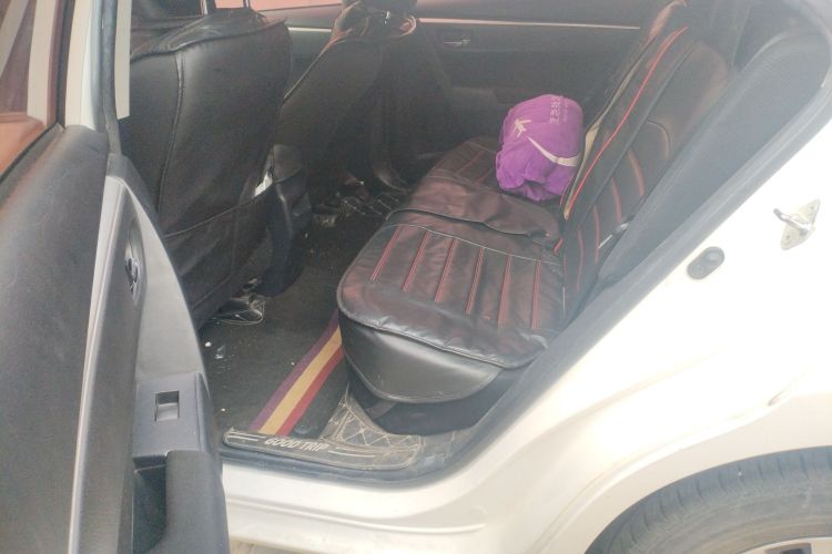 丰田 卡罗拉 2017款 改款 1.2T S-CVT GL-i中控内饰21