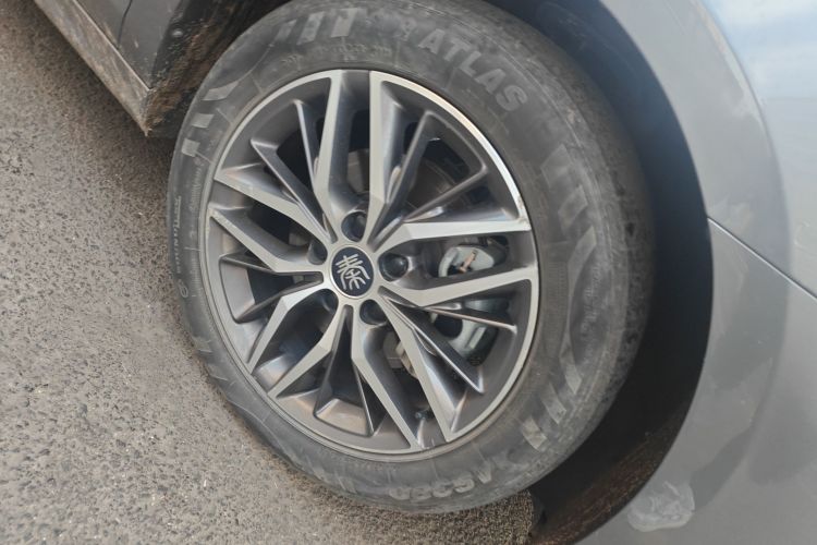 比亚迪 秦PLUS 2021款 DM-i 55KM 旗舰型车身外观10