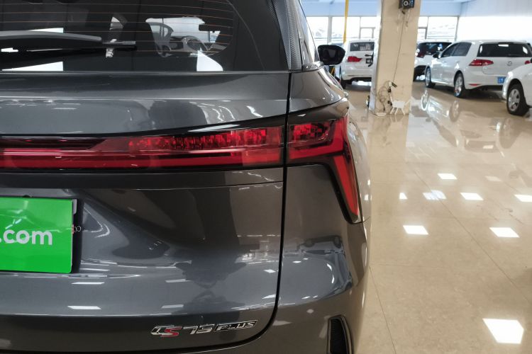 长安CS75 PLUS 2022款 第二代 1.5T 自动尊贵型车身外观9