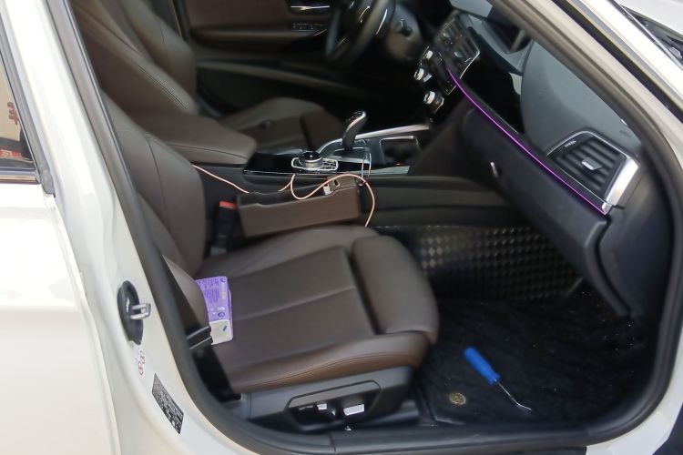 宝马3系 2019款 320Li M豪华套装局部细节41