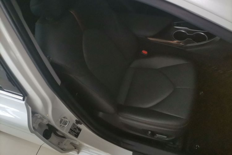 丰田 凯美瑞 2019款 改款 2.0G 豪华版局部细节41