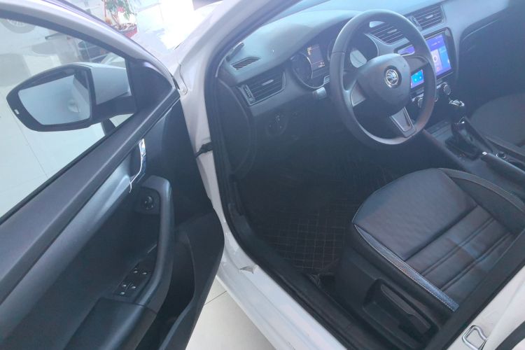 斯柯达 明锐 2017款 经典款 1.6L 自动标准版中控内饰20