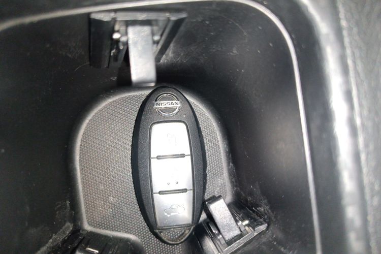 日产 轩逸 2020款 改款 1.6L XL CVT悦享版中控内饰7001