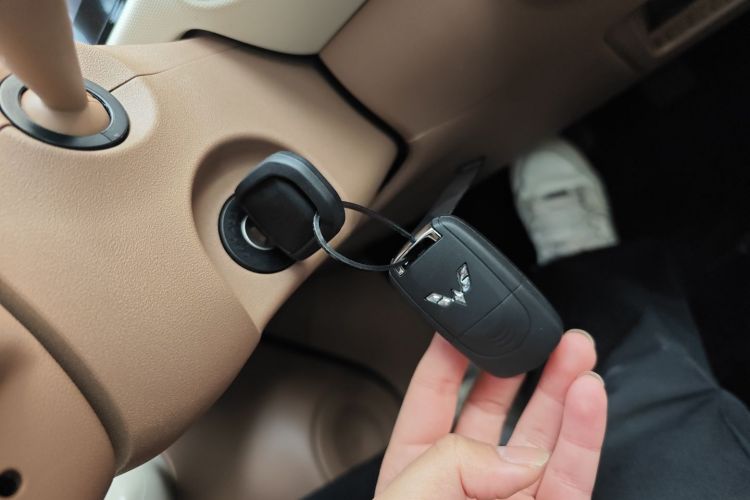 五菱汽车 宏光MINIEV 2025款 四门版 进阶款中控内饰11