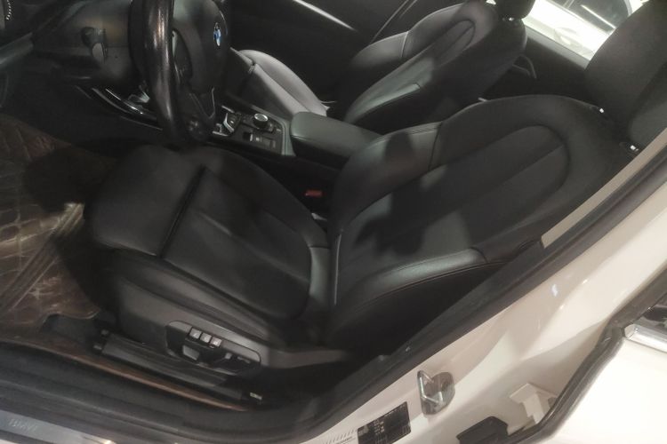 宝马1系 2017款 118i 运动型中控内饰19