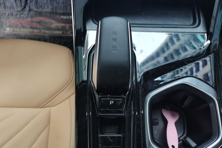 吉利汽车 博越L 2023款 1.5TD DCT尊贵型中控内饰18