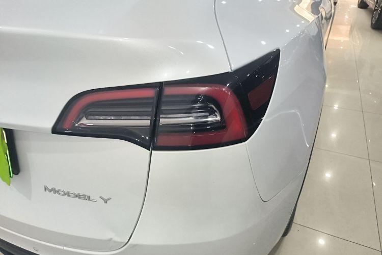 特斯拉 Model Y 2022款 改款 后轮驱动版车身外观9