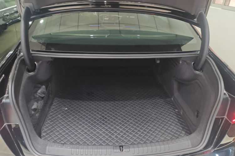 奥迪A6L 2023款 改款 45 TFSI quattro 臻选动感型局部细节23