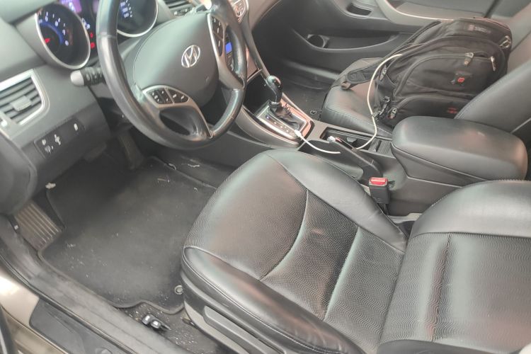 现代 朗动 2013款 1.6L 自动尊贵型局部细节19