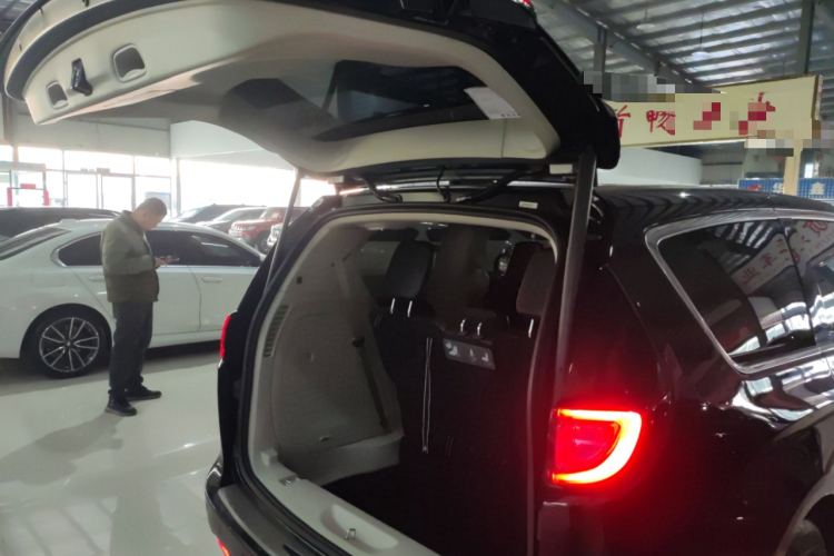 克莱斯勒 大捷龙PHEV(进口) 2019款 3.6L 插电混动版机舱底盘23