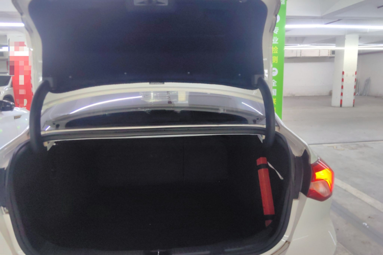 福特 福克斯 2020款 三厢 1.5L 自动锋跃型机舱底盘23